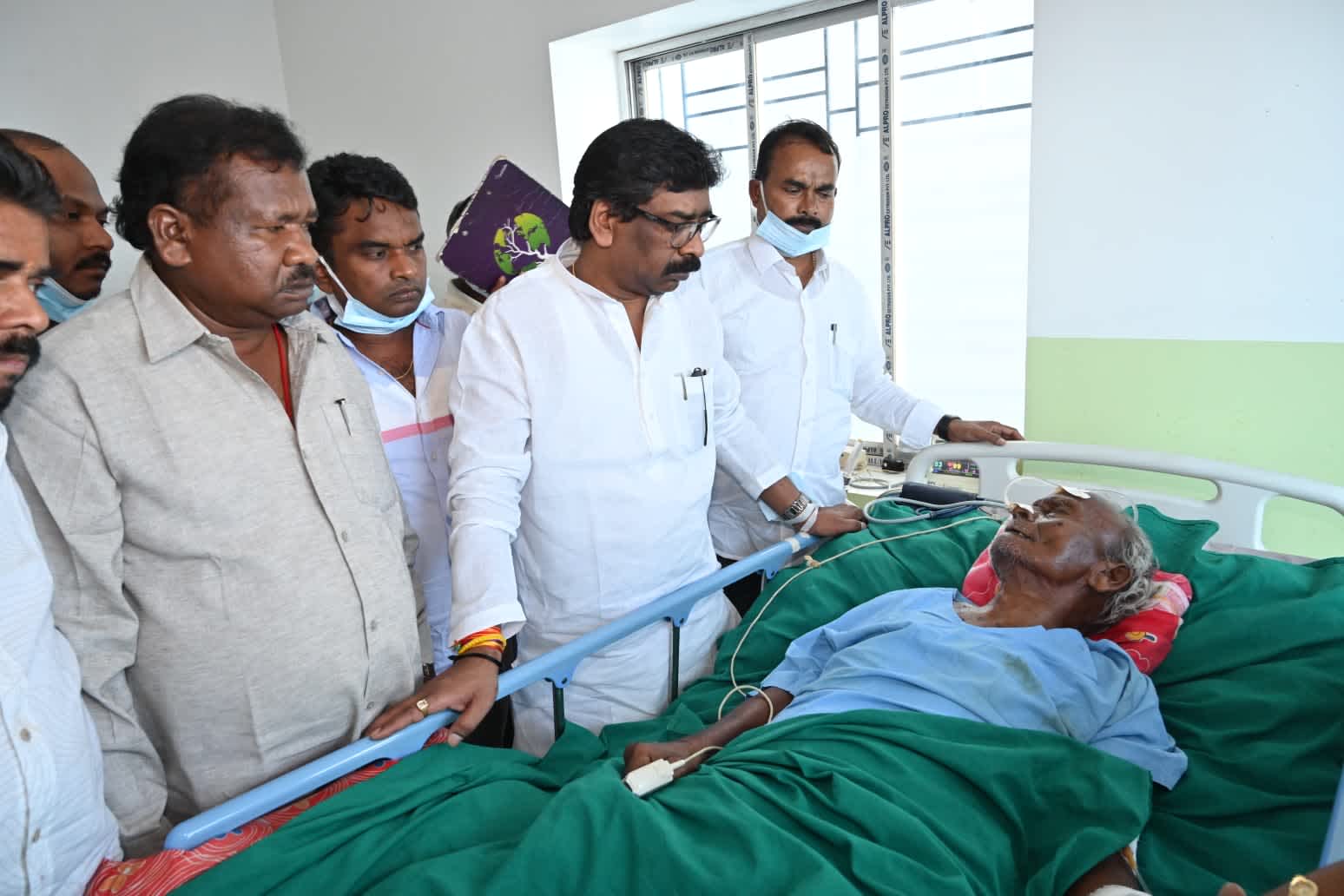 Jamshedpur News : मुख्यमंत्री हेमन्त सोरेन ने स्वर्णरेखा नर्सिंग होम, घाटशिला में इलाजरत पूर्व मंत्री यदुनाथ बास्के के स्वास्थ्य की जानकारी ली