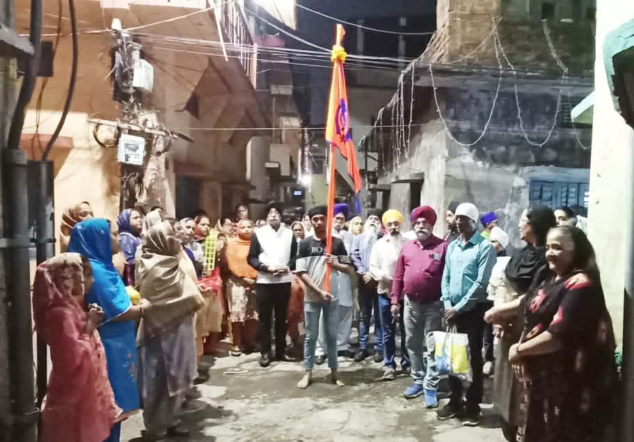 JAMSHEDPUR TODAY NEWS :प्रकाशोत्सव को समर्पित प्रभात फेरी में शामिल हुए बच्चे, बुजुर्ग व महिलायें