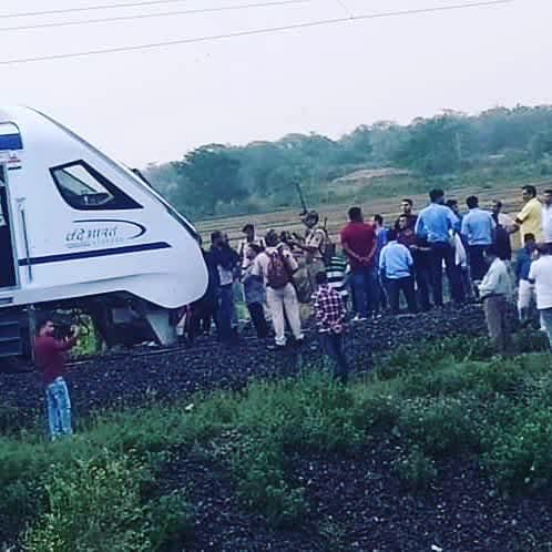 Vande Bharat : बाल-बाल बची पुरी-हावड़ा वंदे भारत एक्सप्रेस,आंधी से टूटे तार, बिजली गिरने से शीशे टूटे