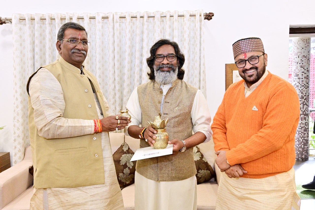 JHARKHAND NEWS :मुख्यमंत्री  हेमन्त सोरेन को “प्रयागराज महाकुम्भ 2025” में सम्मिलित होने हेतु सादर आमंत्रण
