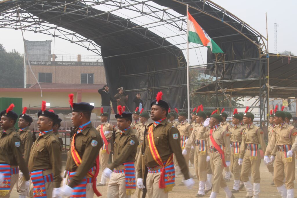 Jamshedpur News:गणतंत्र दिवस परेड का अंतिम पूर्वाभ्यास, वरीय पुलिस अधीक्षक, एडीएम लॉ एंड ऑर्डर, एसडीएम धालभूम ने किया निरीक्षण