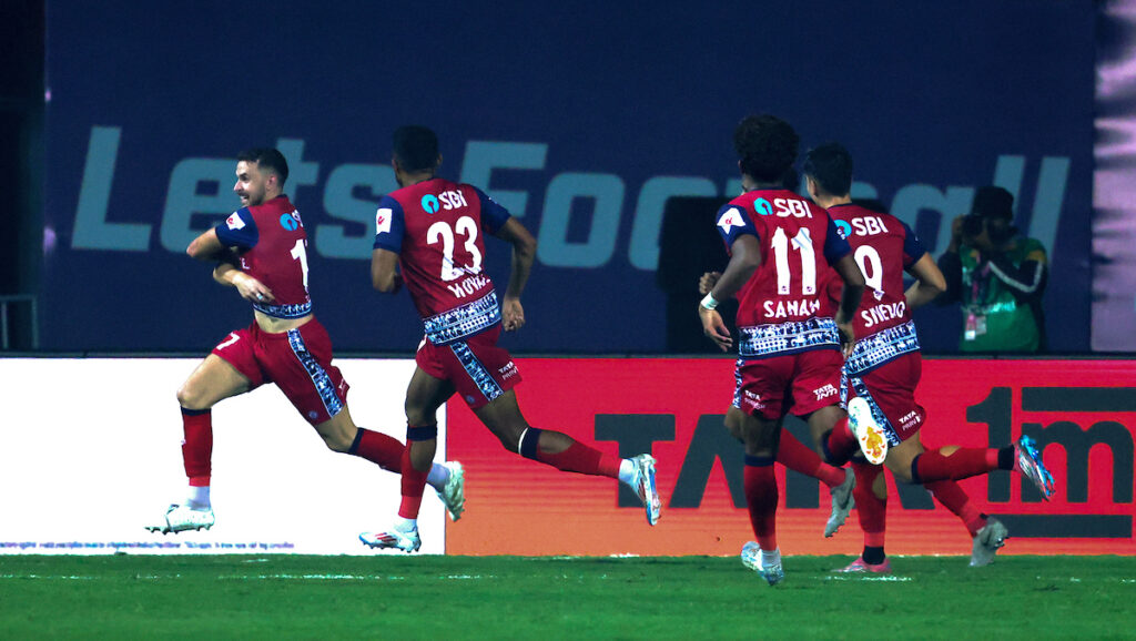 ISL 2024-25 :जमशेदपुर एफसी ने सांसे रोक देने वाले रोमांचक मुकाबले में बेंगलुरु एफसी को हराया
