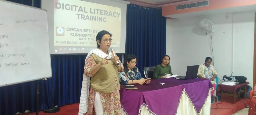 Jamshedpur News:मीडिया लिटरेसी और डिजीटल साक्षरता पर वर्णाली चक्रवर्ती के नेतृत्व में ‘युवा’ ने किया प्रशिक्षण कार्यक्रम का आयोजन