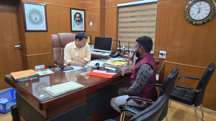 JAMSHEDPUR NEWS :उपायुक्त से मिले विधायक संजीव सरदार, कहा – रैयतदारों को जल्द मिले भूमि अधिग्रहण का मुआवजा
