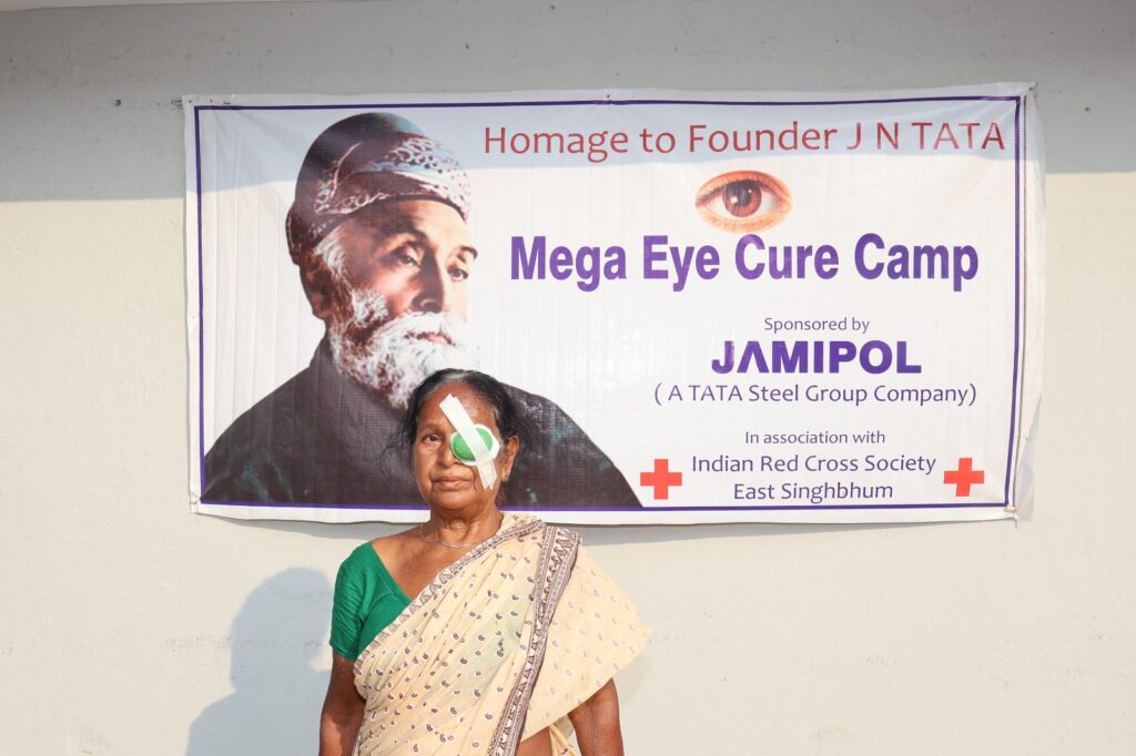 Jamshedpur News:761वें नेत्र शिविर के ऑपरेशन सत्र में आज 34 नेत्र रोगियों का ऑपरेशन एवं लेंस प्रत्यारोपण सम्पन्न हुआ