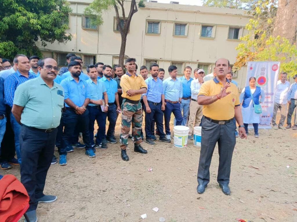 Jamshedpur News:रेल सिविल डिफेंस ने घटनास्थल पर ट्राई एज करने का प्रशिक्षण दिया