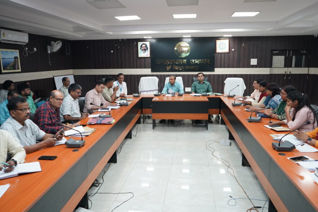 JAMSHEDPUR NEWS :समाहरणालय में आयोजित हुई शिक्षा एवं कल्याण विभाग की समीक्षा बैठक, प्री-मैट्रिक एवं पोस्ट-मैट्रिक छात्रवृत्ति भुगतान एवं साइकिल वितरण में तेजी लाने का दिया गया निर्देश