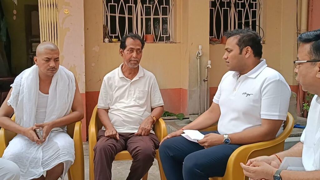 Jamshedpur News:कुशल एजुकेशन फाउंडेशन ने शहीद आईबी ऑफिसर मनीष रंजन मिश्र के बच्चों की पढ़ाई का जिम्मा लिया*