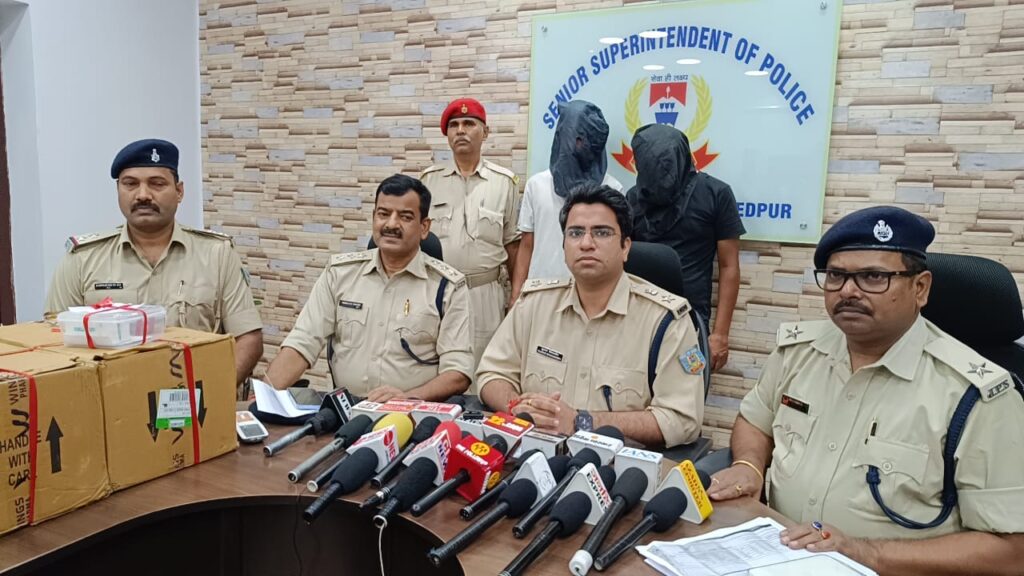 JAMSHEDPUR NEWS :नशीली दवाओं की बड़ी खेप के साथ दो युवक गिरफ्तार, 475 विनसेरेक्स सिरप और 90 नाइट्रोसन टैबलेट बरामद