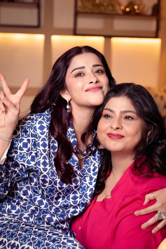 Bollywood News :अभिनेत्री नायरा एम बनर्जी ने “माँ” को प्रेरणा और शक्ति का स्रोत बताया