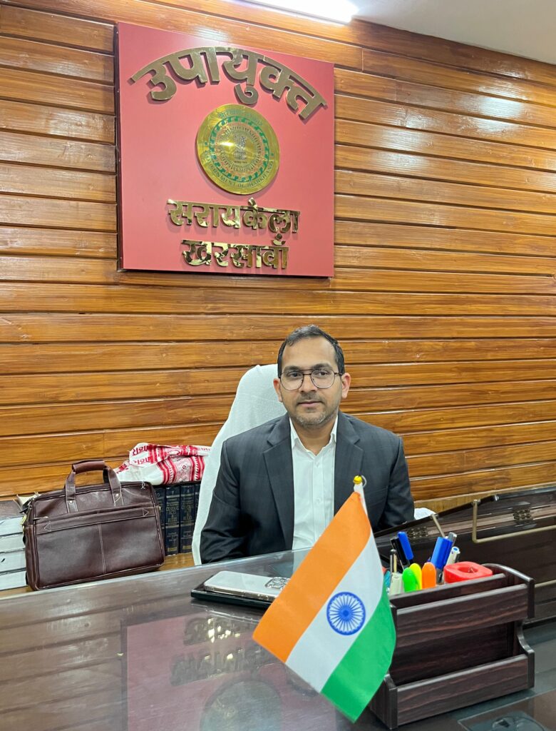 Saraikela-Kharsawa news :उपायुक्त नितिश कुमार सिंह (भा.प्र.से) ने किया पदभार ग्रहण