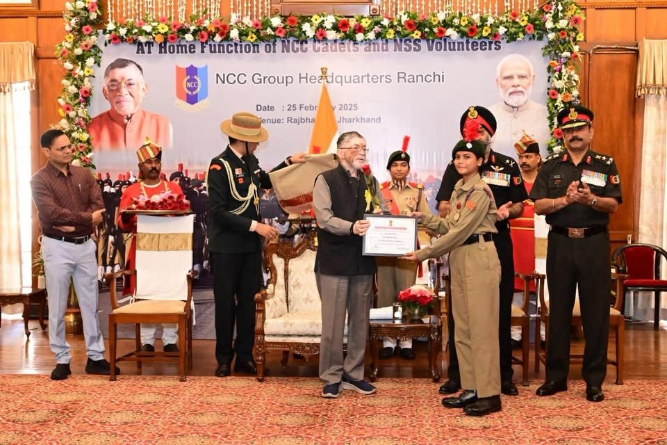 JAMSHEDPUR NEWS :जमशेदपुर वीमेंस यूनिवर्सिटी की एनसीसी कैडेट हेमंती पातर का रूस के लिए चयन