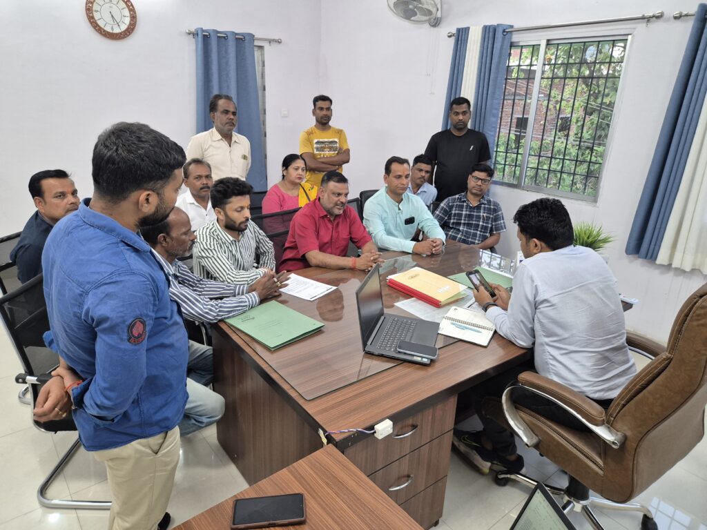 JAMSHEDPUR NEWS ;जद (यू) उलीडीह थाना समिति ने जेबीवीएनएल मानगो के कार्यपालक अभियंता को सौंपा ज्ञापन.