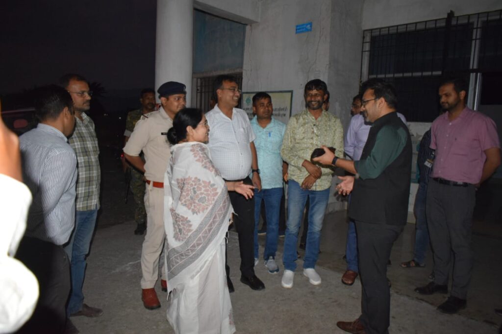 SARAIKELA -KHARSWA NEWS : उपायुक्त ने नगर परिषद कपाली का किया औचक निरीक्षण…