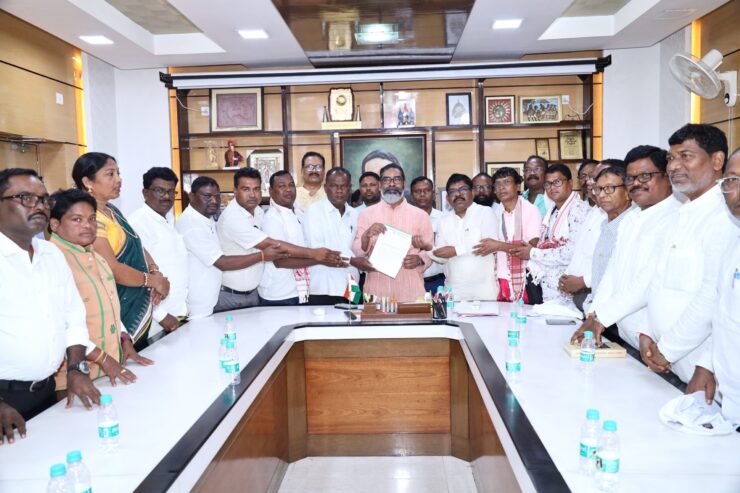 JHARKHAND NEWS :मुख्यमंत्री श्री हेमन्त सोरेन से मरांङ बुरू बचाओ संघर्ष समिति (संथाल समाज) के 51 सदस्य प्रतिनिधिमंडल ने की मुलाकात।