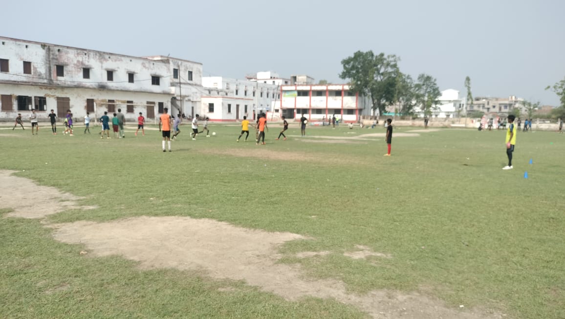 MADUBANI NEWS :पहली बार फुटबॉल समर कैंप शुरू, नेपाल के कोच दे रहे 60 घंटे की विशेष ट्रेनिंग”