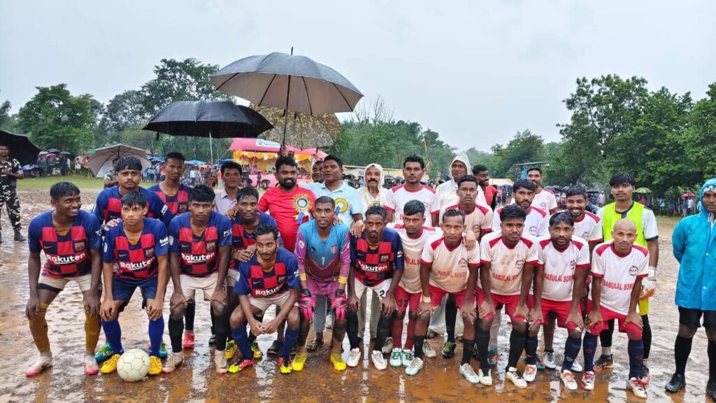 Jamshedpur News : खेलेगा पोटका, आगे बढ़ेगा पोटका: डुमरिया में तीन दिवसीय फुटबॉल प्रतियोगिता का विधायक संजीव सरदार ने किया शुभारंभ