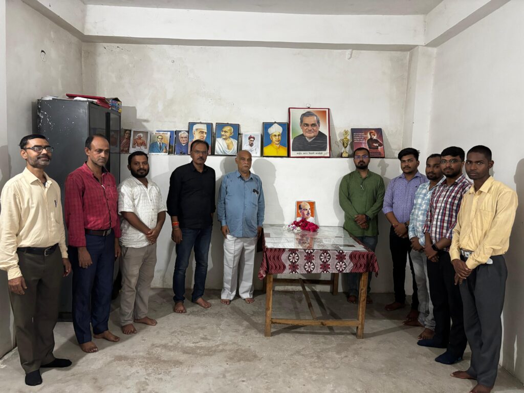 CHANDIL NEWS: श्यामा प्रसाद मुखर्जी की पुण्यतिथि पर नारायण प्राइवेट आईटीआई में श्रद्धांजलि सभा आयोजित