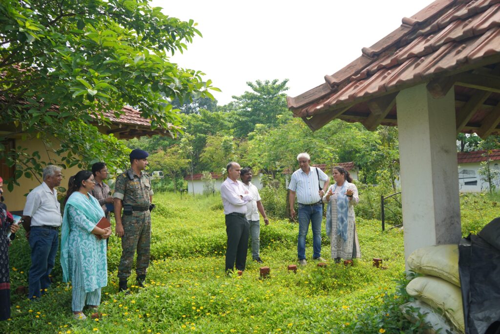 Jamshedpur News :घाटशिला में बन रहे हेरिटेज विलेज का उपायुक्त ने किया निरीक्षण, दो महीनों में कार्य पूर्ण करने के निर्देश