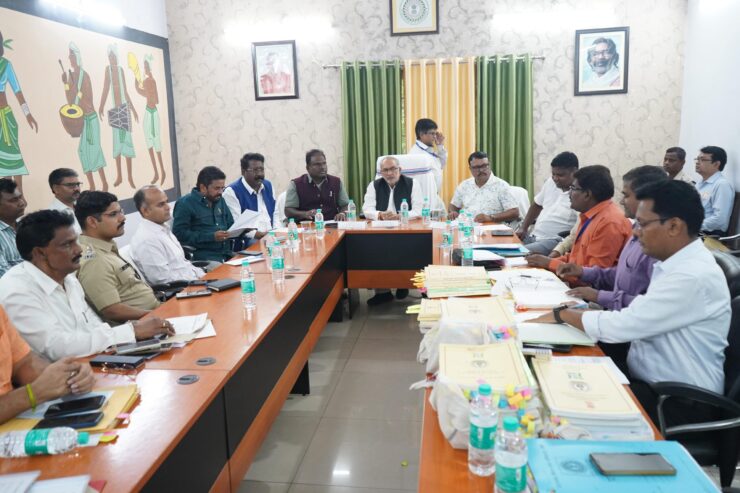 Jamshedpur News :लोक लेखा समिति ने की समीक्षा बैठक, योजनाओं के क्रियान्वयन में पारदर्शिता और समयबद्धता सुनिश्चित करने के निर्देश