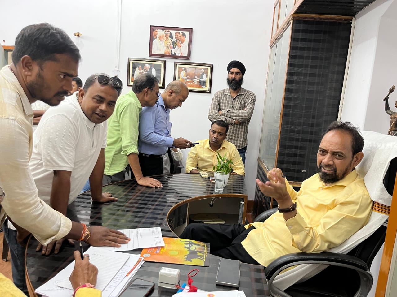 JAMSHEDPUR NEWS :सांसद बिद्युत बरण महतो ने जनसमस्याएं सुनीं, त्वरित समाधान के दिए निर्देश