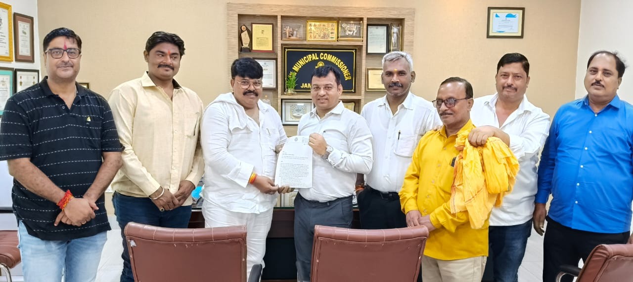 Jamshedpur News :सरयू राय के ज्ञापन पर बोले उप नगर आयुक्त, 20 मजदूर बढ़ेंगे, 50 गाड़ियां उपलब्ध कराई जाएंगी