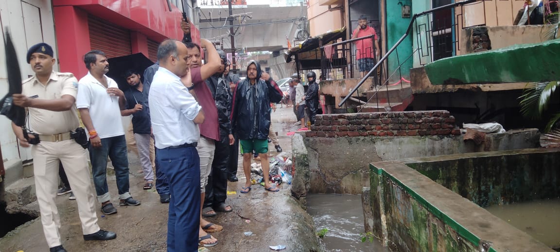 Jamshedpur News :Deputy Commissioner Inspects Rain-Affected Areas in Mango, Issues Urgent Instructions to Civic Authorities