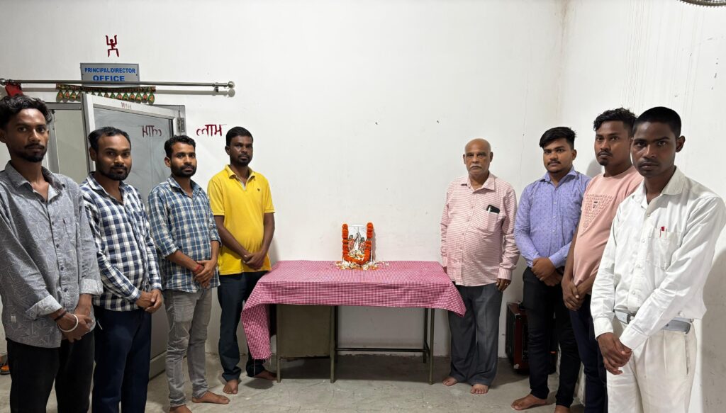 CHANDIL NEWS :नारायण आईटीआई में हूल क्रांति दिवस पर शहीद सिदो-कान्हू सहित संथाल वीरों को किया गया श्रद्धांजलि अर्पित