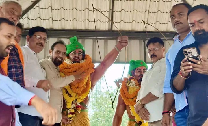 JAMSHEDPUR NEWS :हूल दिवस पर सांसद विद्युत वरण महतो ने सिद्धो-कान्हू को दी श्रद्धांजलि, एकजुट होकर विकास का आह्वान