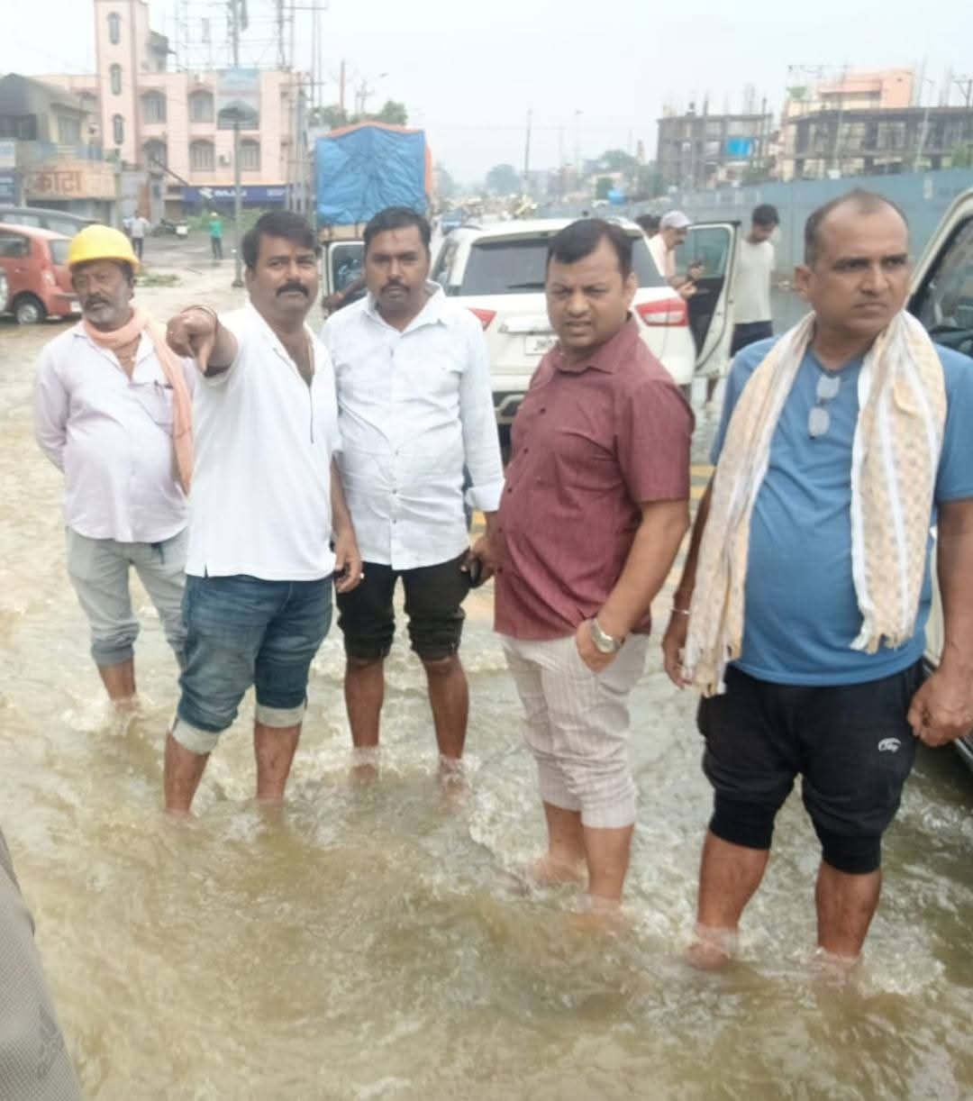JAMSHEDPUR NEWS :जनसुविधा प्रतिनिधियों ने जल जमाव वाले क्षेत्रों का भ्रमण किया