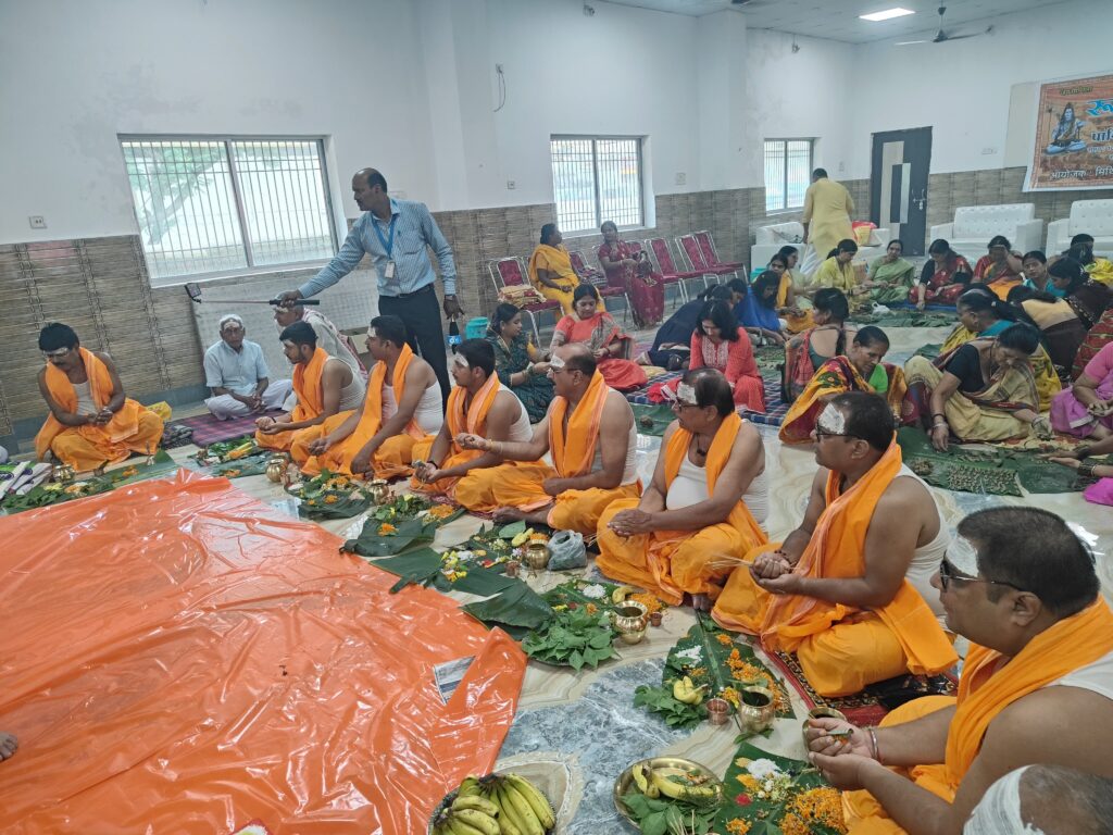 JAMSHEDPUR NEWS :मिथिला सांस्कृतिक परिषद में पार्थिव शिवलिंग से हुआ भव्य रुद्राभिषेक