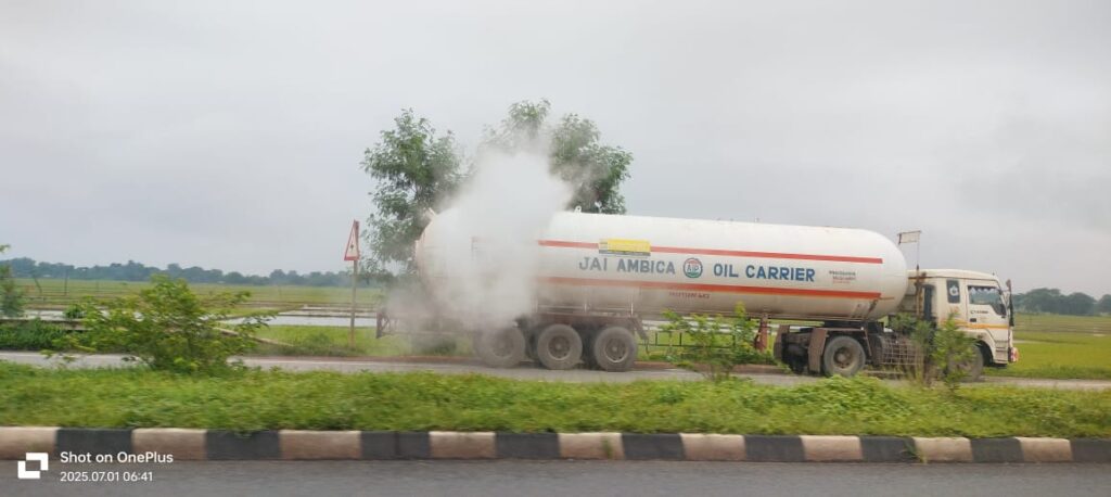 Jamshedpur news :जामशोला में प्रोपलीन गैस टैंकर में रिसाव, बहरागोड़ा-बारिपदा मार्ग पर यातायात बंद, प्रशासन हाई अलर्ट पर