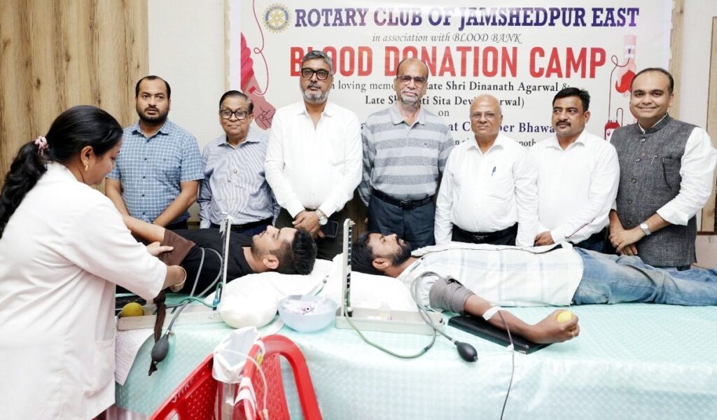 JAMSHEDPUR NEWS :रोटरी क्लब ऑफ जमशेदपुर ईस्ट के शिविर में 107 यूनिट रक्त संग्रह