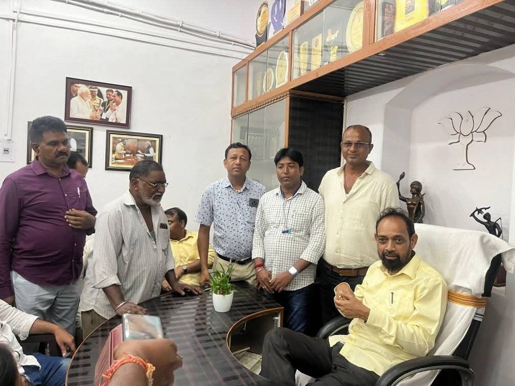 Jamshedpur News :सांसद  बिद्युत बरण महतो ने सुनी जनसमस्याएं, त्वरित समाधान के लिए पदाधिकारियों को दिए निर्देश