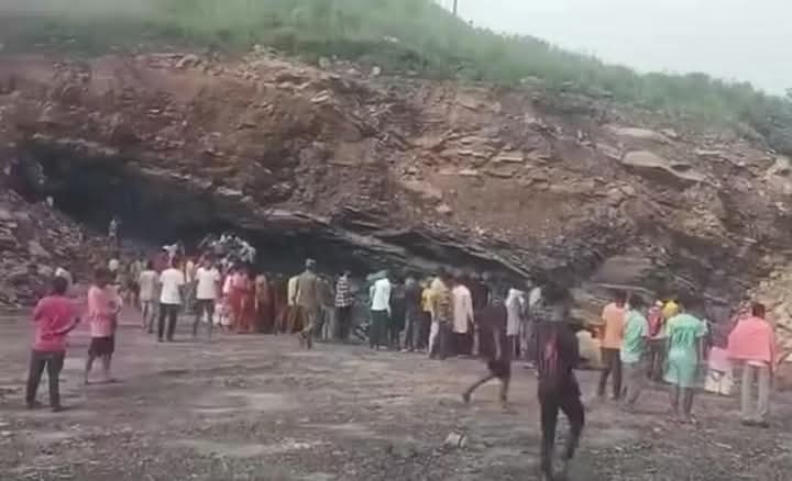 Jamshedpur News :करमा कोलियरी हादसे पर जमशेदपुर सांसद बिद्युत बरण महतो ने जताई गहरी संवेदना, ईश्वर से सभी की सुरक्षा की प्रार्थना