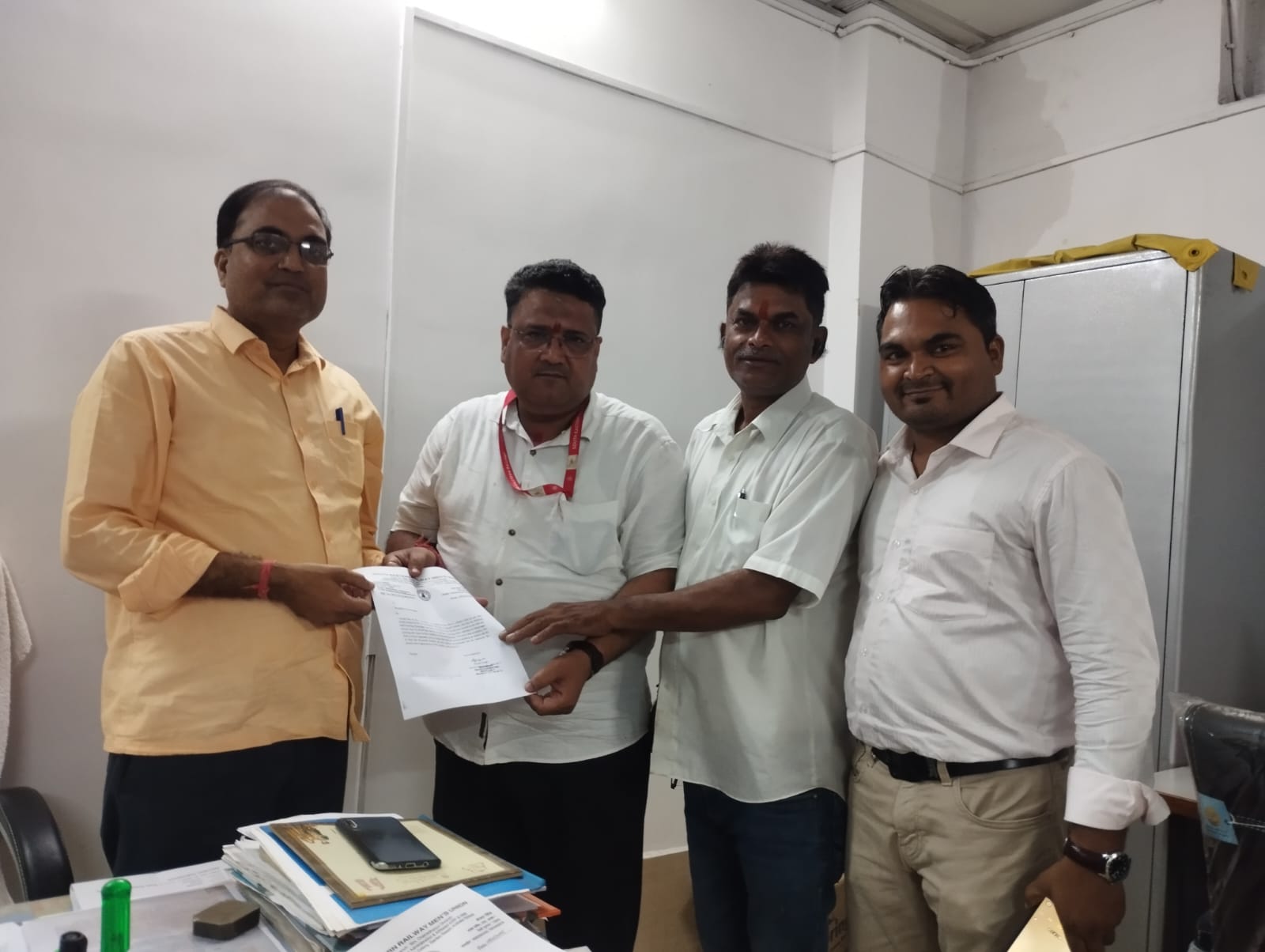 Jamshedpur News :टाटानगर रेलवे स्टाफ पार्किंग का किराया बढ़ा, मेंस यूनियन ने जताया विरोध