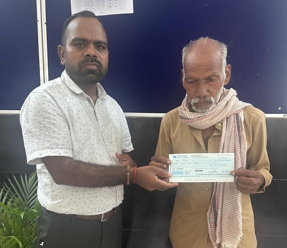 Jamshedpur News :तमिलनाडु में गाय के हमले से झारखंडी श्रमिक की मौत, कुणाल षाड़ंगी के ट्वीट के बाद तेज हुई शव लाने की प्रक्रिया और आर्थिक मदद