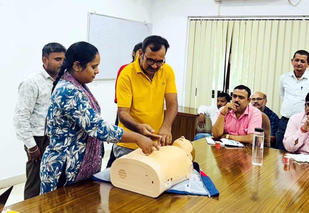 JAMSHEDPUR NEWS :वाई आई जमशेदपुर का जीवन रक्षक प्रशिक्षण एवं जागरूकता सत्र आयोजित