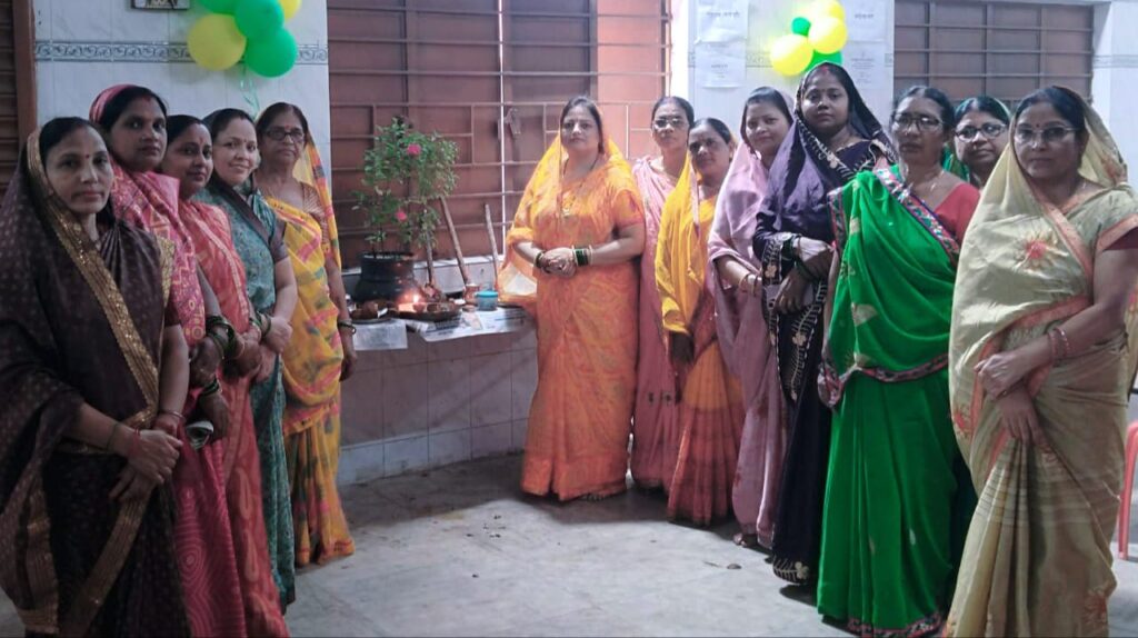 JAMSHEDPUR NEWS:सी.पी. कबीर क्लब टूईलाडुंगरी महिला समिति द्वारा पारंपरिक श्रद्धा से मनाई गई हरेली अमावस्या, खेतों में की गई पूजा-अर्चना