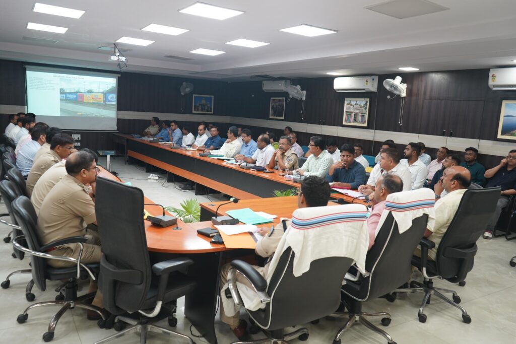 Jamshedpur News:अब बिना हेलमेट पेट्रोल नहीं मिलेगा, डीसी का निर्देश