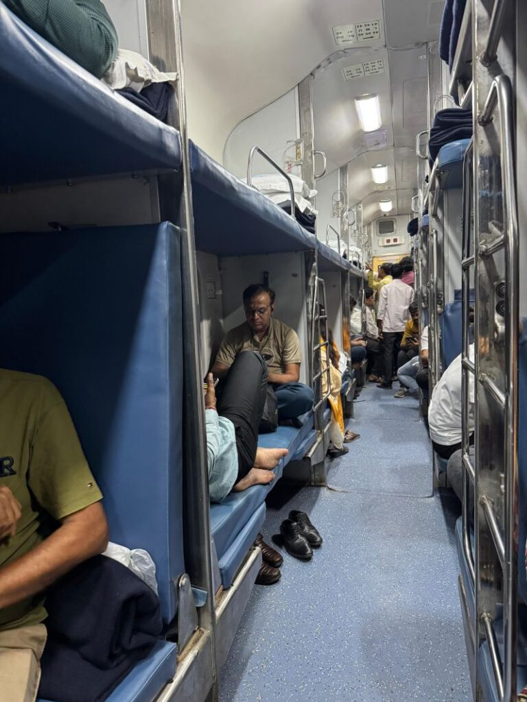 Indian Railway Women Safety :‘सीट 38 – पूर्वी?’: रात की ट्रेन में अकेली महिला को मिला सुरक्षा का भरोसा, सोशल मीडिया पर पोस्ट हुई वायरल