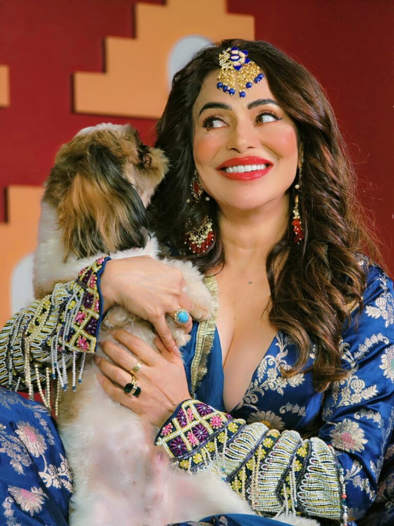 Bollywood News :फ़िल्मी सेट पर एक प्यारे कुत्ते ने जीता पशुप्रेमी निकिता रावल का दिल