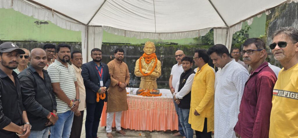 Jamshedpur News :खुदीराम बोस का बलिदान युवाओं के लिए प्रेरणा-महाबीर मुर्मू