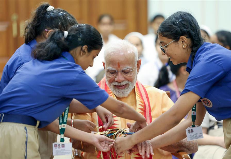 JHARKHAND NEWS :प्रधानमंत्री मोदी ने बच्चों संग मनाया विशेष रक्षाबंधन