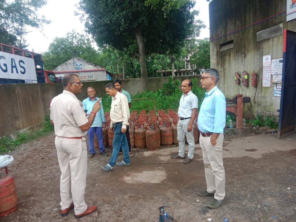 JAMSHEDPUR NEWS : जुगसलाई के दो प्रतिष्ठानों में अग्नि सुरक्षा हेतु मॉक ड्रिल का आयोजन, HP गैस गोदाम और राजस्थान सेवा सदन अस्पताल में किया गया जागरूकता कार्यक्र