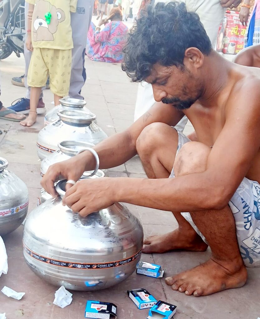 JAMSHEDPUR NEWS : कांवड़ यात्रा का अनदेखा साथी एम-सील बना श्रद्धालुओं का भरोसेमंद रक्षक