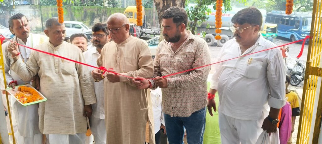 JAMSHEDPUR NEWS :सरयू राय ने किया वेद अध्ययन अनुशीलन के लिए निर्मित शेड का उद्घाटन