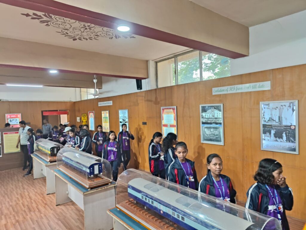 JAMSHEDPUR NEWS : शैक्षणिक भ्रमण के तीसरे दिन छात्राओं ने एम.ए. चिदम्बरम स्टेडियम और रेलवे म्यूजियम का किया अवलोकन, सकुशल लौटी रांची