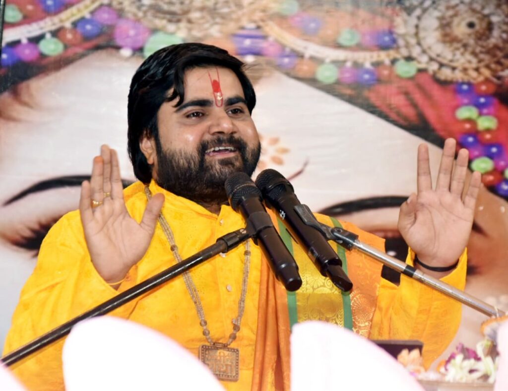 JAMSHEDPUR NEWS : बिष्टुपुर मारवाड़ी मंदिर में धूमधाम से मनाया गया श्रीकृष्ण जन्मोत्सव