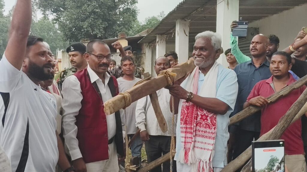 Jharkhand Nagri Land Protest :नगड़ी के किसानों ने आंदोलन के लिए समाज से “एक मुट्ठी चावल और 10 रूपये” का सहयोग मांगा